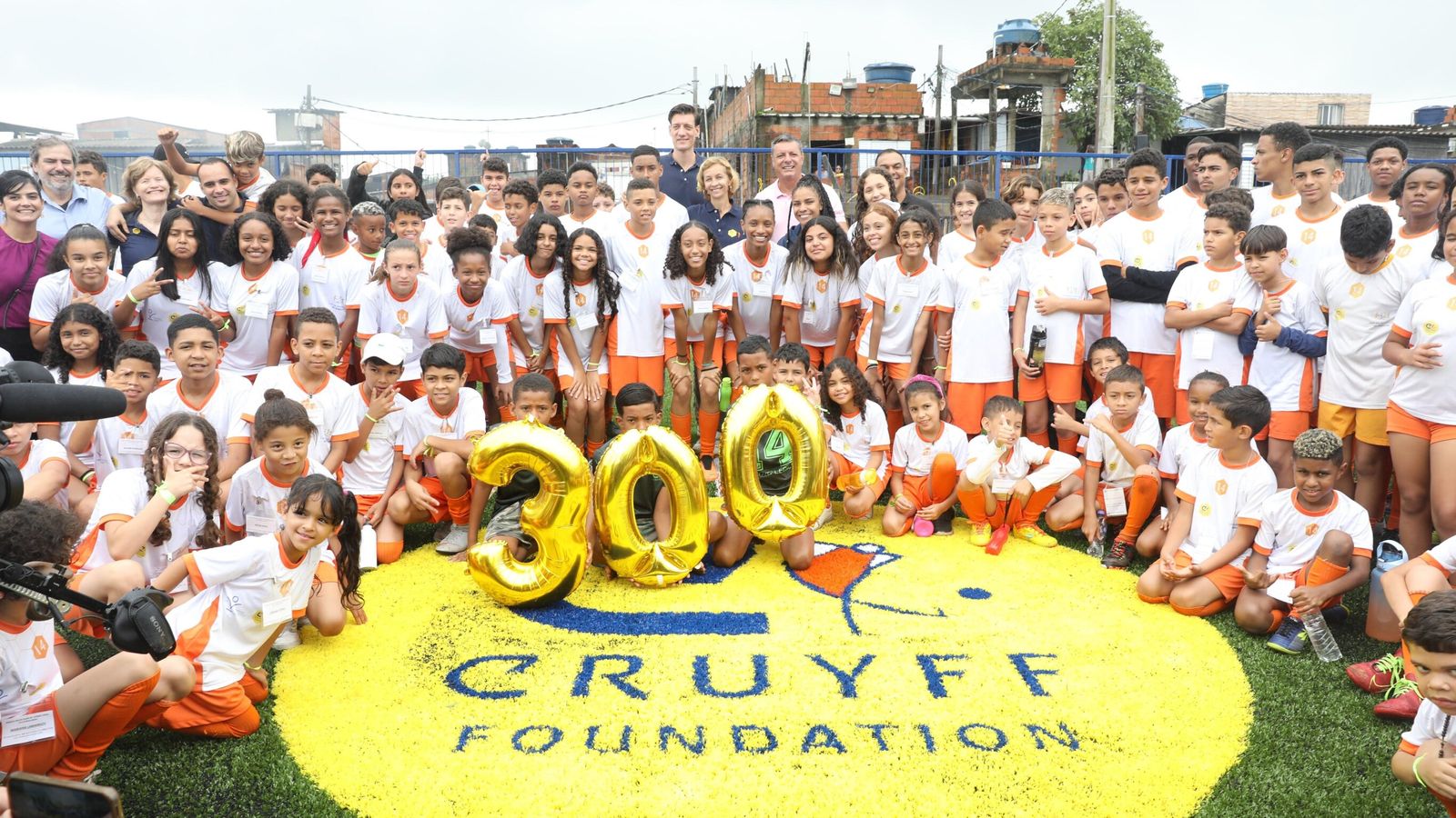 Cruyff Court Pele เปิดทำการในเมืองซานโตส ประเทศบราซิล: Cruyff Court แห่งที่ 300 ของโลกนำทั้งสองตำนานมาพบกัน |  ข่าวฟุตบอล