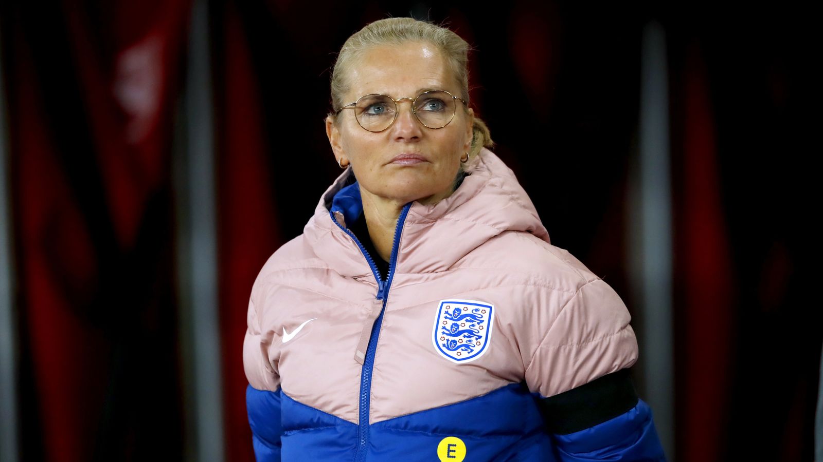 Sarina Wiegman: ผู้จัดการทีมชาติหญิงอังกฤษขยายสัญญาถึงปี 2027 |  ข่าวศูนย์โอน